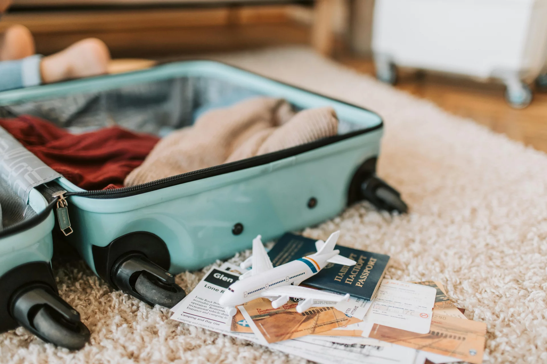 The Intelligent Kit: Managing Adaptation and Protection While Traveling