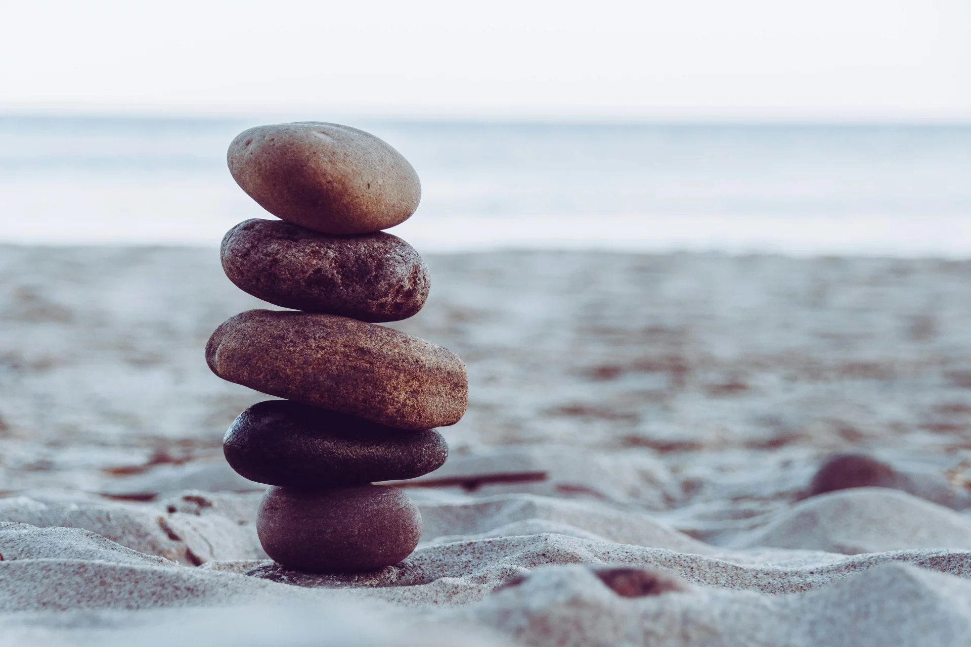 Perfect smoothness and balance of natural forms